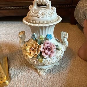 Beautiful Capodimonte Italian Vase